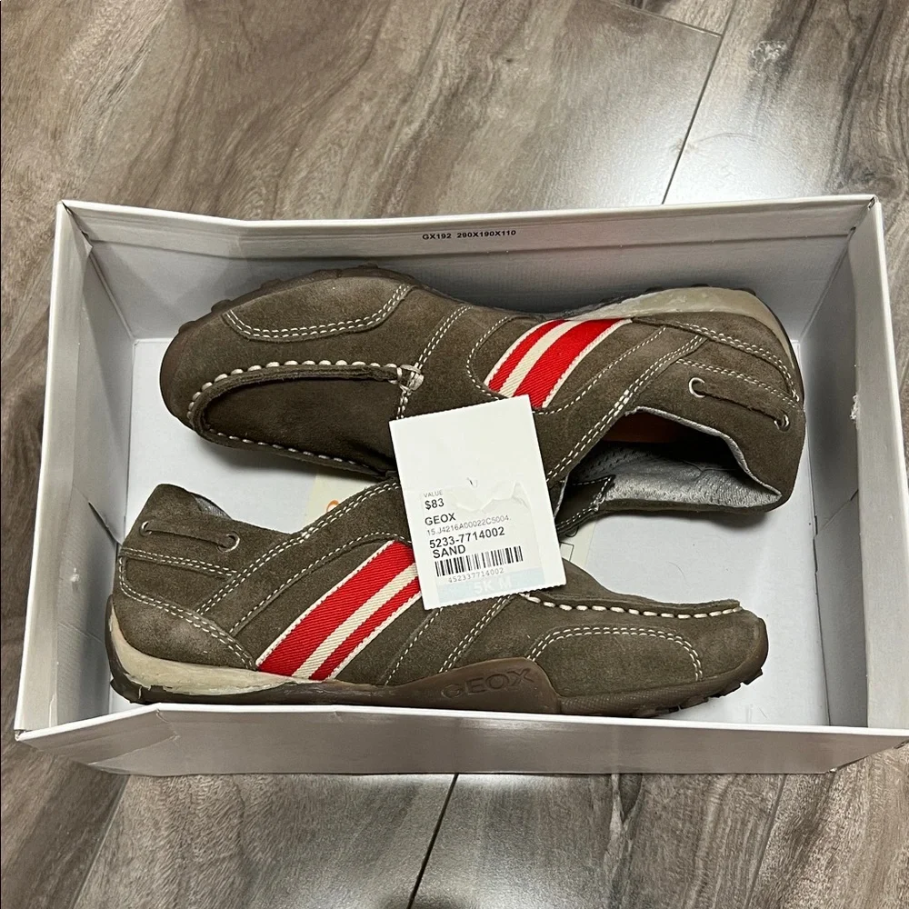🔥🔥Geox Boys Slip-On Loafers in tan color